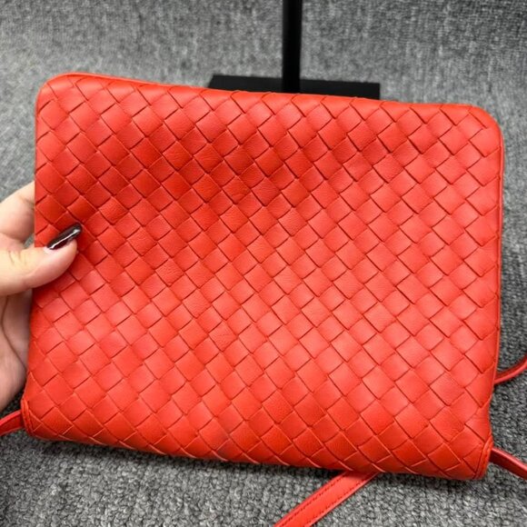 Bottega Veneta Leather Shoulder Bag 450-012425 - Picture 3 of 14